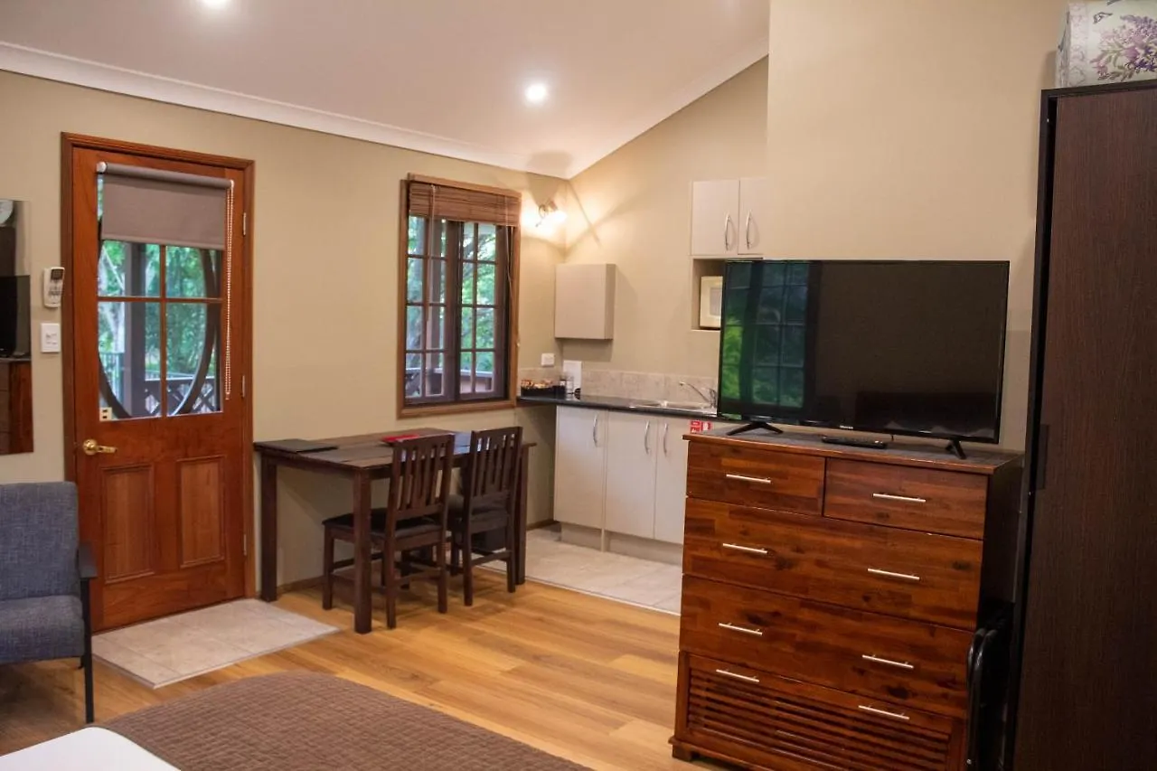 Sunshine Valley Cottages Woombye Lodge
