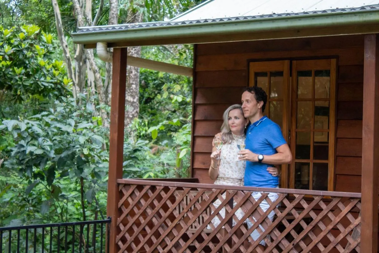 Sunshine Valley Cottages Woombye Lodge