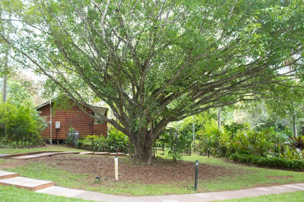 Sunshine Valley Cottages Woombye Lodge